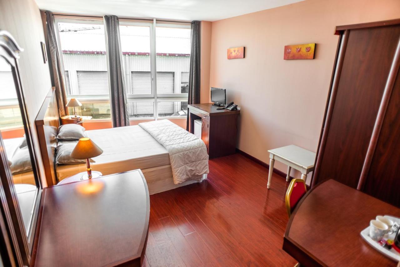 פאפיט Hotel Sarah Nui מראה חיצוני תמונה