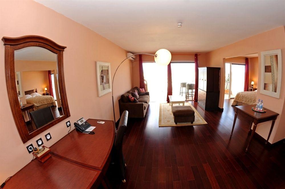 פאפיט Hotel Sarah Nui מראה חיצוני תמונה