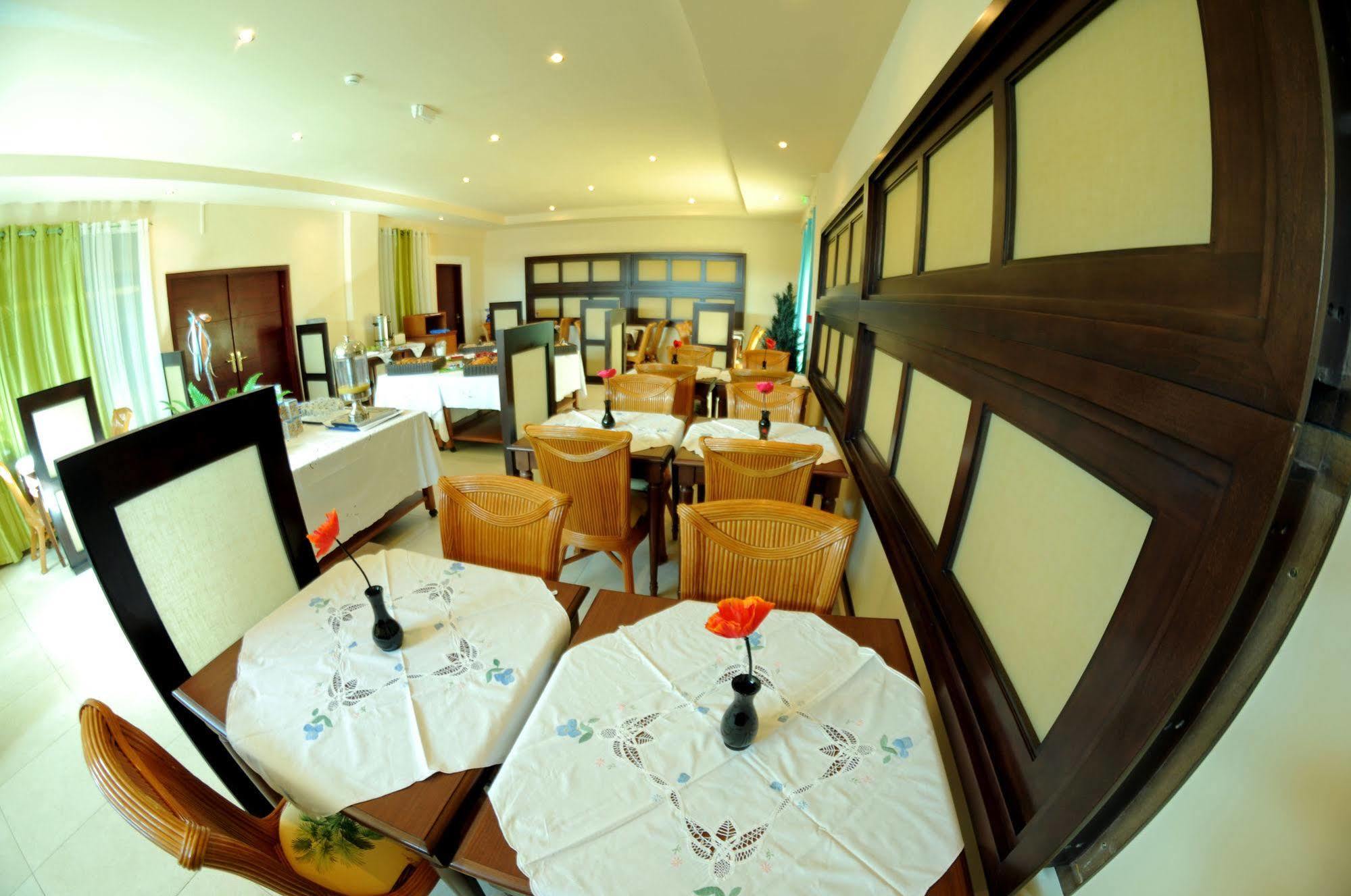 פאפיט Hotel Sarah Nui מראה חיצוני תמונה