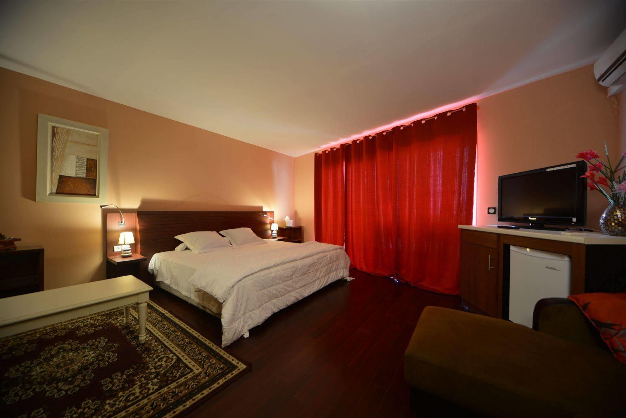 פאפיט Hotel Sarah Nui מראה חיצוני תמונה