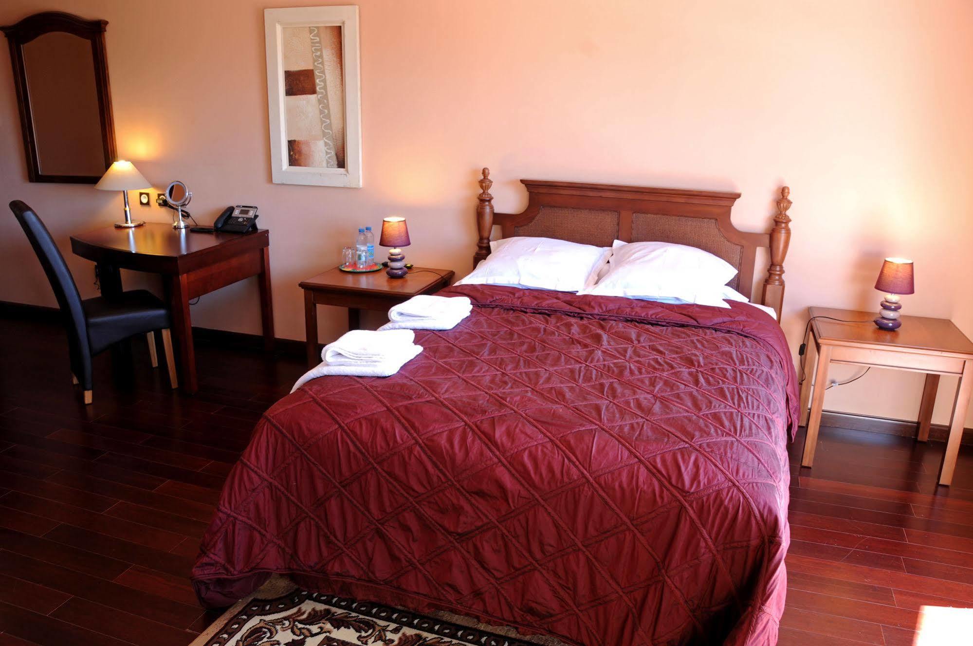פאפיט Hotel Sarah Nui מראה חיצוני תמונה