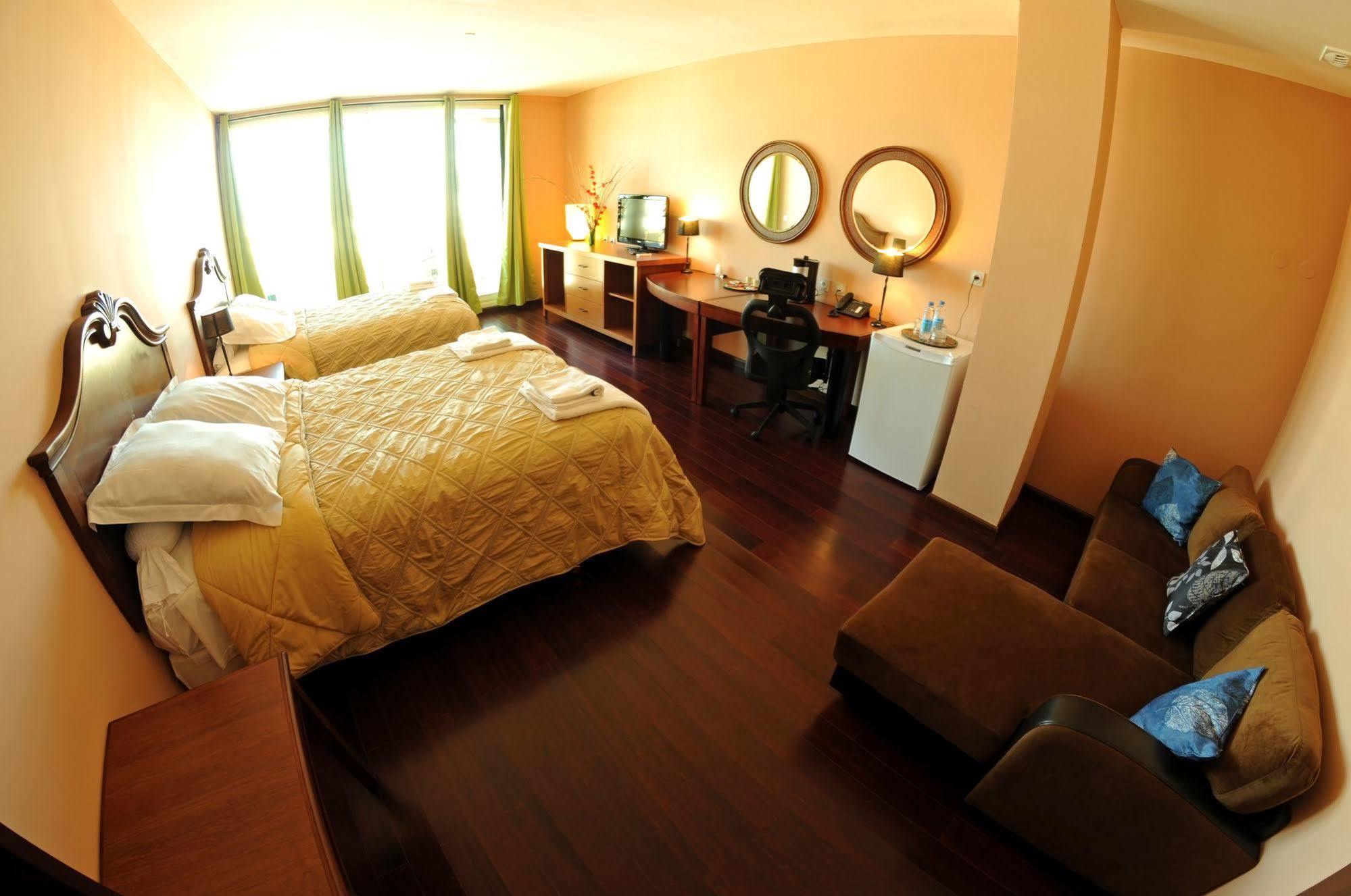 פאפיט Hotel Sarah Nui מראה חיצוני תמונה
