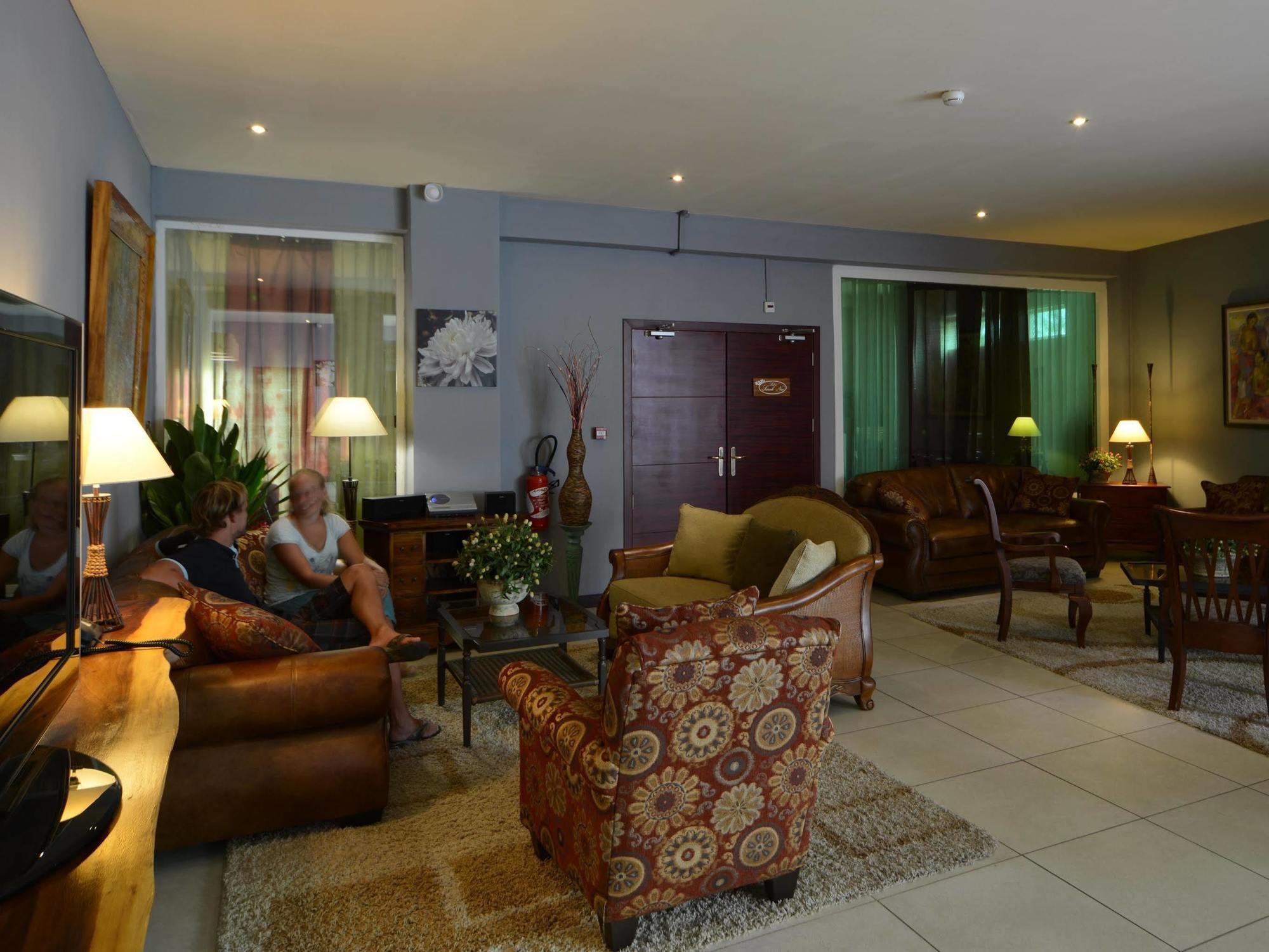 פאפיט Hotel Sarah Nui מראה חיצוני תמונה