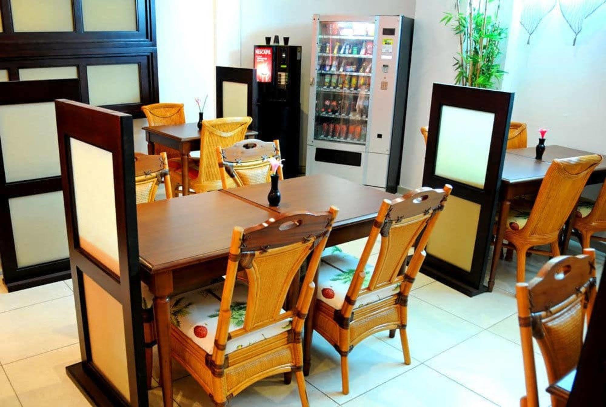 פאפיט Hotel Sarah Nui מראה חיצוני תמונה