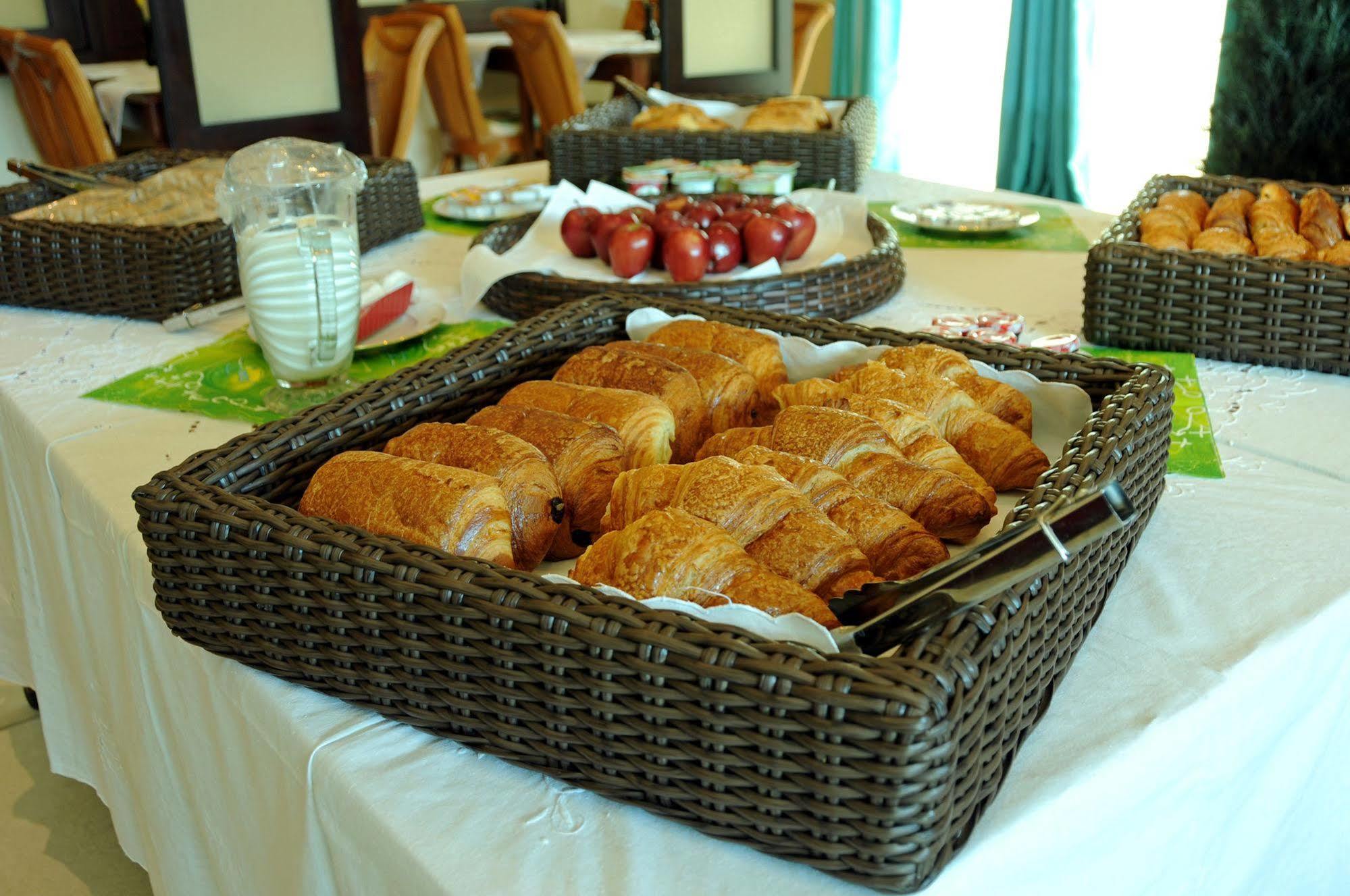 פאפיט Hotel Sarah Nui מראה חיצוני תמונה
